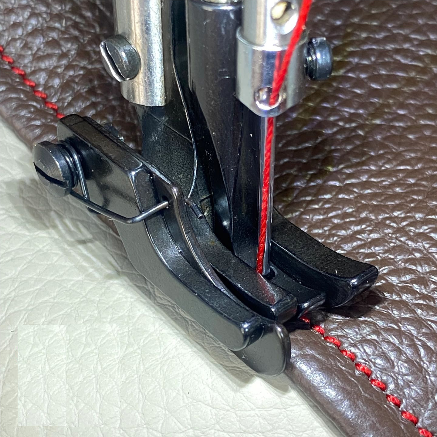 Sewing Expert - #S585R/S585L WALKING FOOT RIGHT/LETF EDGE GUIDE